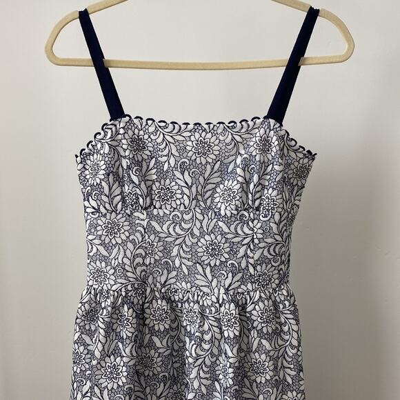 Draper James Navy and White Floral Lace Midi Dress Size: 4 - Picture 4 of 7